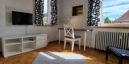 Home Office Raum möblierte Wohnung Schwarzwald